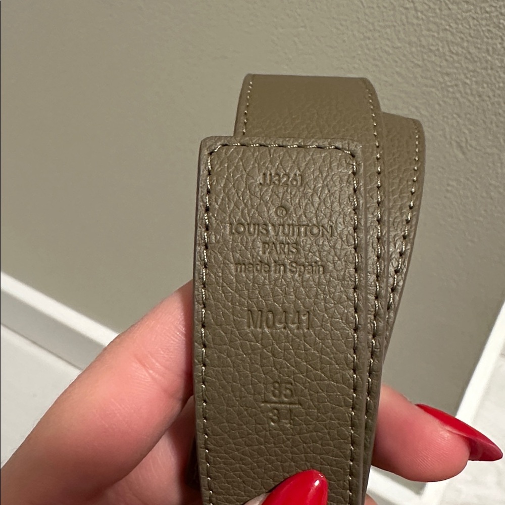 Louis Vuitton Khaki Belt with Gold Logo - reversible - Picture 5 of 6